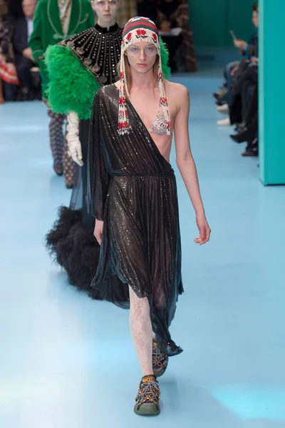 Look 15